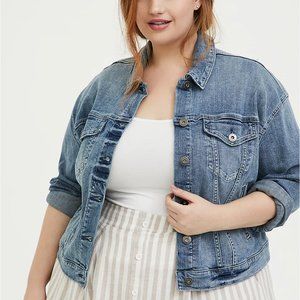 Denim Trucker Jacket - Light Wash NWT Torrid Plus